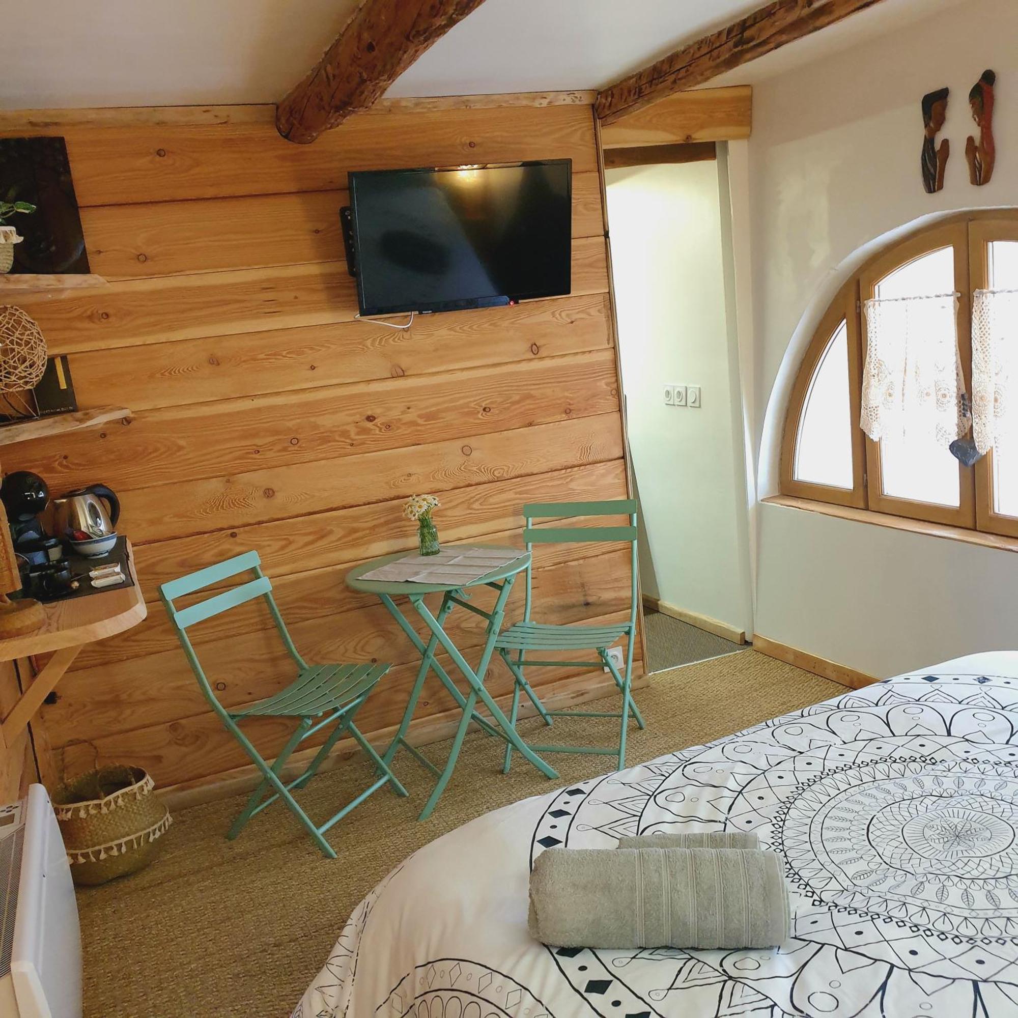 La Maison Basse Saint-Dalmas-le-Selvage Room photo